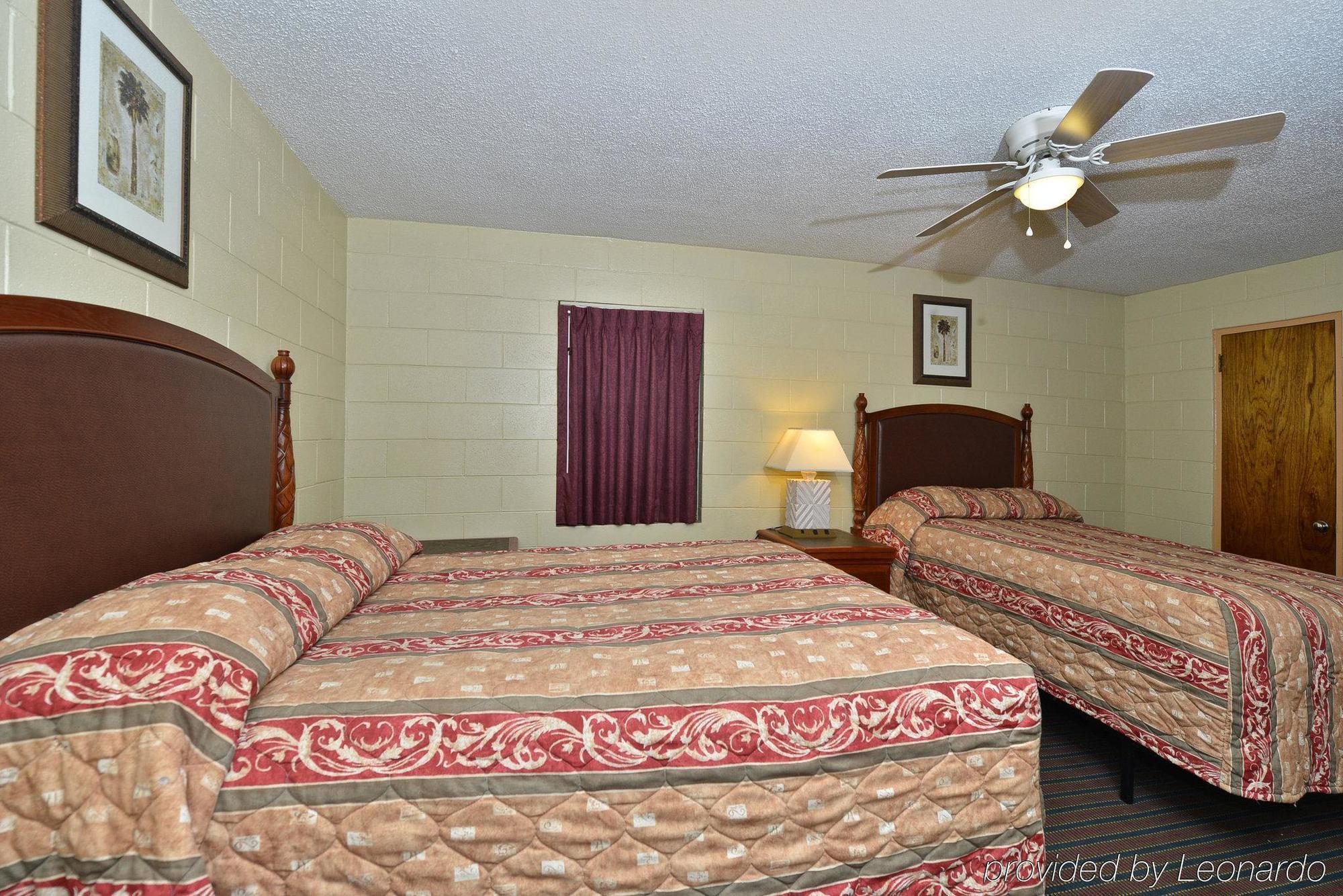 Savannah Inn And Suites Savannah Port Area Ngoại thất bức ảnh