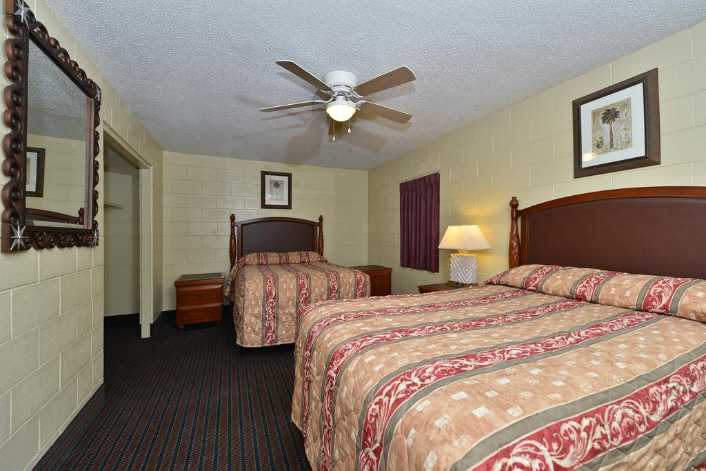 Savannah Inn And Suites Savannah Port Area Phòng bức ảnh