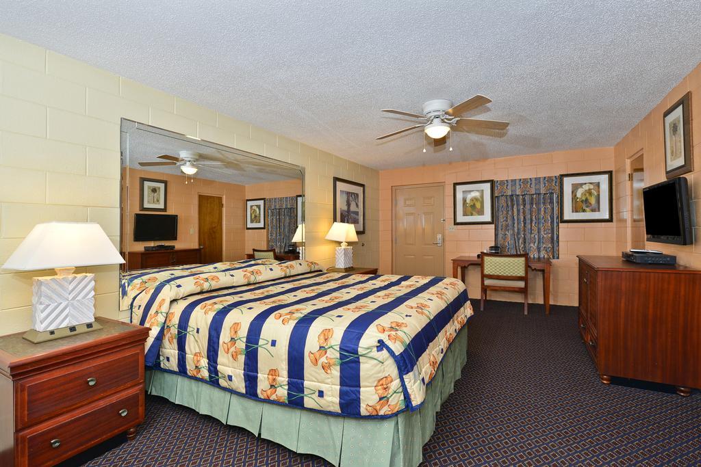 Savannah Inn And Suites Savannah Port Area Phòng bức ảnh