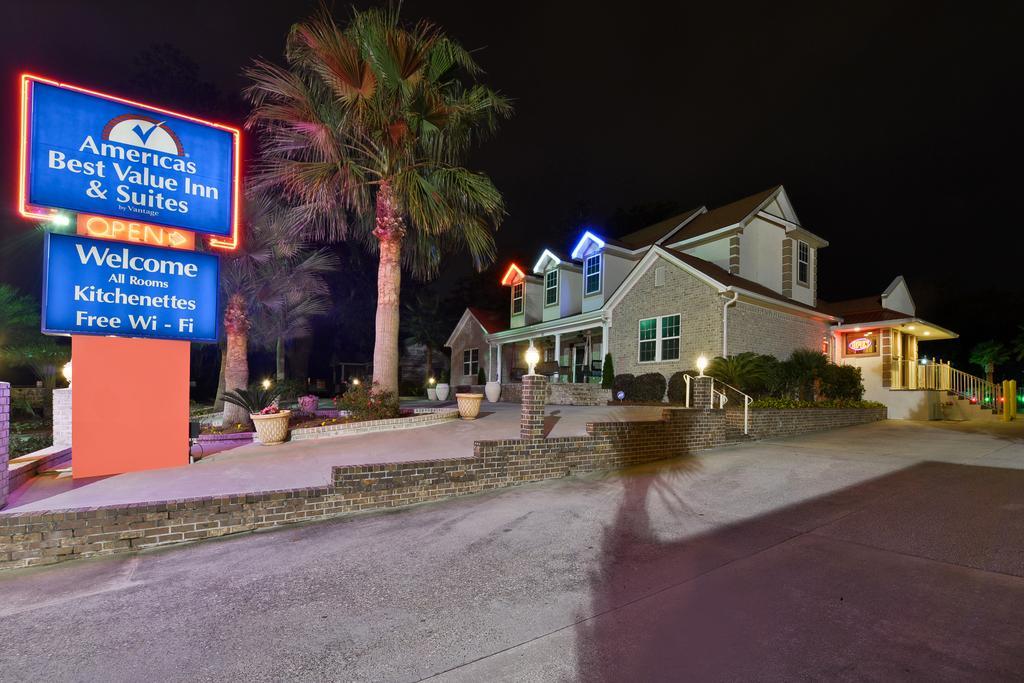 Savannah Inn And Suites Savannah Port Area Ngoại thất bức ảnh
