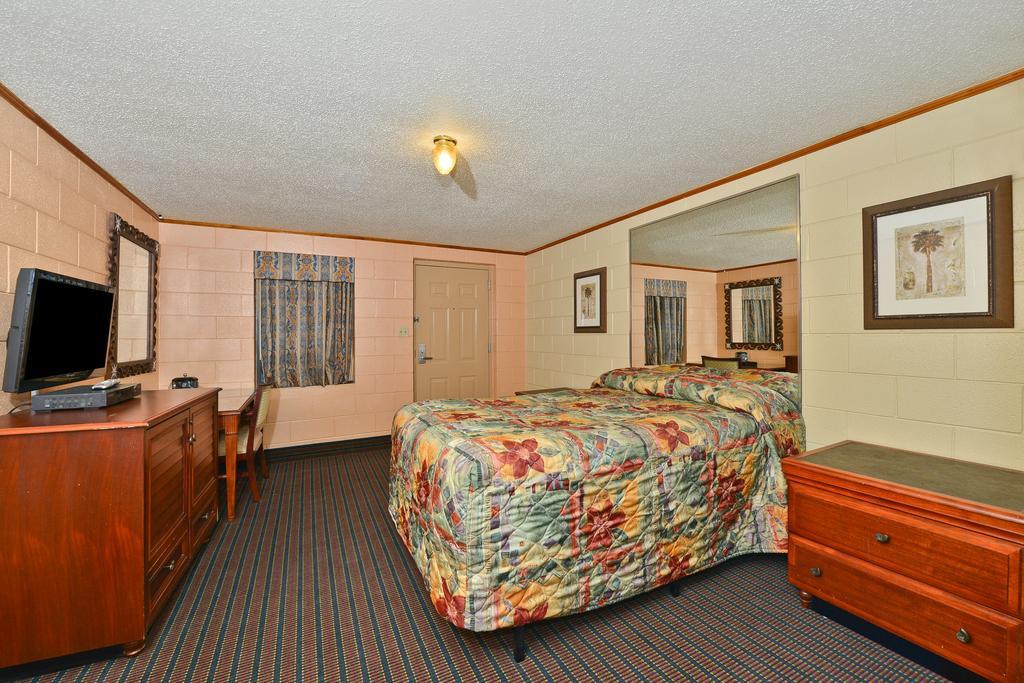 Savannah Inn And Suites Savannah Port Area Phòng bức ảnh